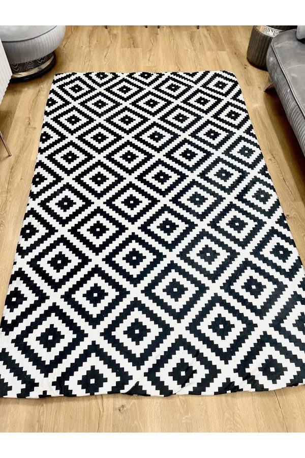 Siyah Kilim İpek Kadife Halı Örtüsü